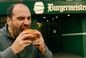 Niemiecki gigant gastronomii podbija Polskę! Pierwszy krok już za Odrą. Co można zjeść w Burgermeister w Szczecinie?