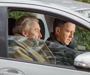 Na Wspólnej odc. 4036. Wojtek (Wojciech Błach), Juliusz (Daniel Olbrychski)