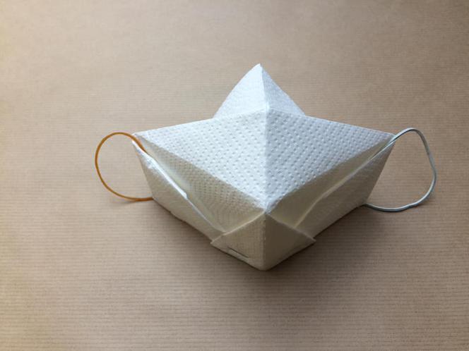 Maseczka ochronna origami - prosta, tania do szybkiego zrobienia w domu