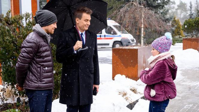 Na dobre i na złe odc. 735. Falkowicz (Michał Żebrowski), Michał (Mateusz Janicki), Matylda (Amelia Czaja)