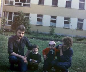 Rodzinny album Bajerów. W tle dawne Starachowice