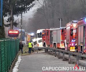 Czchów. Zderzenie trzech samochodów. Nie żyją dwie osoby