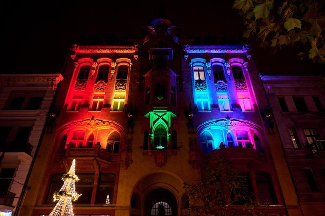 W Międzynarodowym Dniu Tolerancji specjalnie oświetlono łódzkie budynki