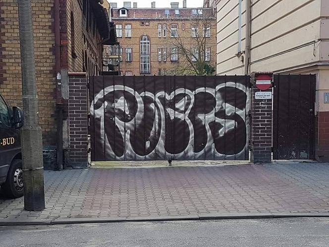 Wandale pomazali mur wokół kościoła na Łazarzu