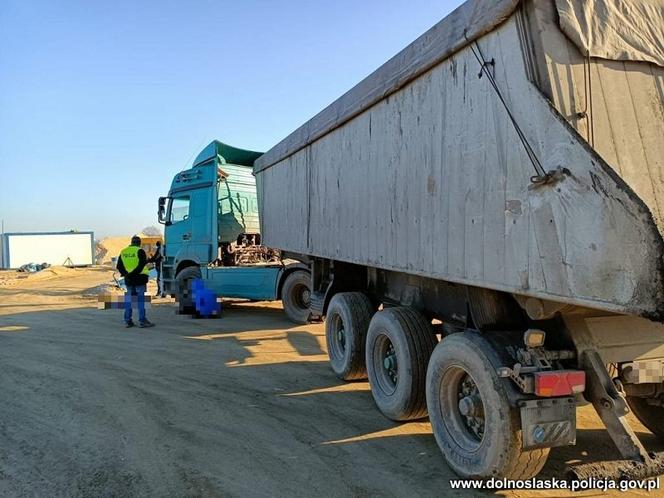 Koparką chciał przejechać inspektora ochrony środowiska