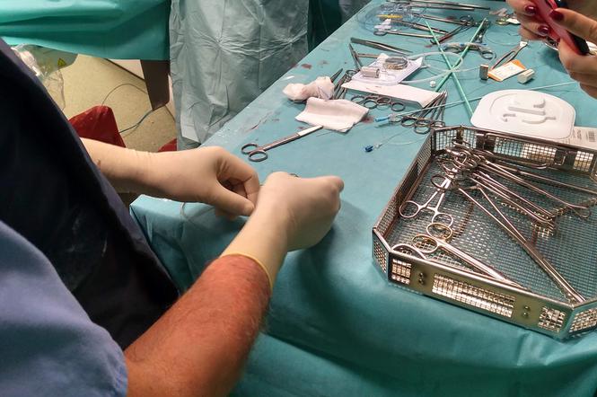 W szpitalu na Józefowie przeprowadzono wymiany zużytych elektrod. Podczas operacji obecni byli dziennikarze