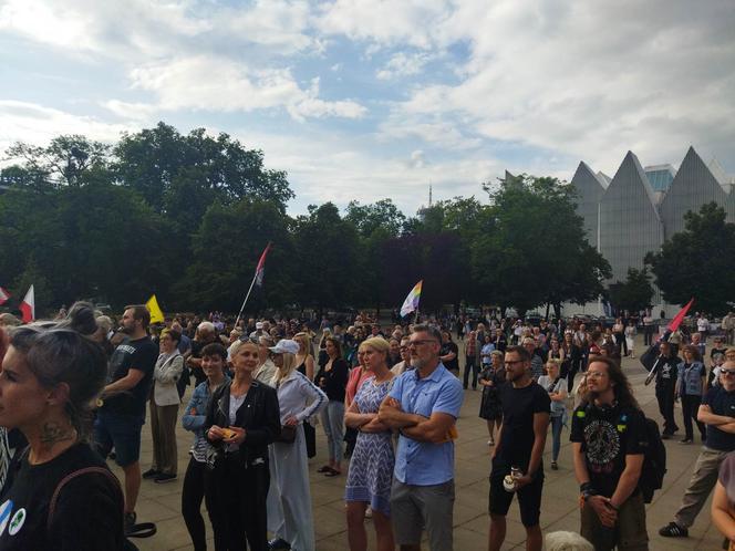 Protesty "Ani Jednej Więcej!" po śmierci Doroty.  Kobiety wyszły na ulice w całej Polsce  