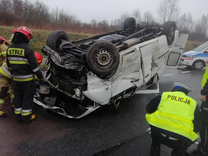 Bus DACHOWAŁ na DTŚ w Katowicach koło Mazaka. Są spore utrudnienia w ruchu [ZDJĘCIA]
