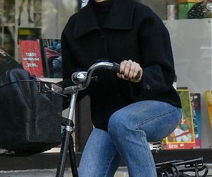 Katarzyna Warnke na giga obcasach łamie przepisy