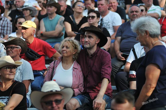 Piknik Country i Folk 2025. Tysiące fanów muzyki przyjechały do Mrągowa na kultowy festiwal