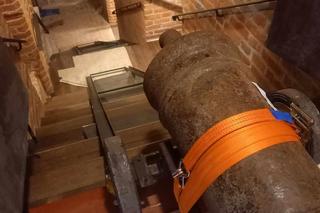   Z piwnic zamku w Lidzbarku Warmińskim wydobyto armatnie lufy. Będzie można je obejrzeć [ZDJĘCIA]