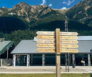  Canfranc Estación, Hiszpania. Dawny dworzec kolejowy zamienił się w luksusowy hotel