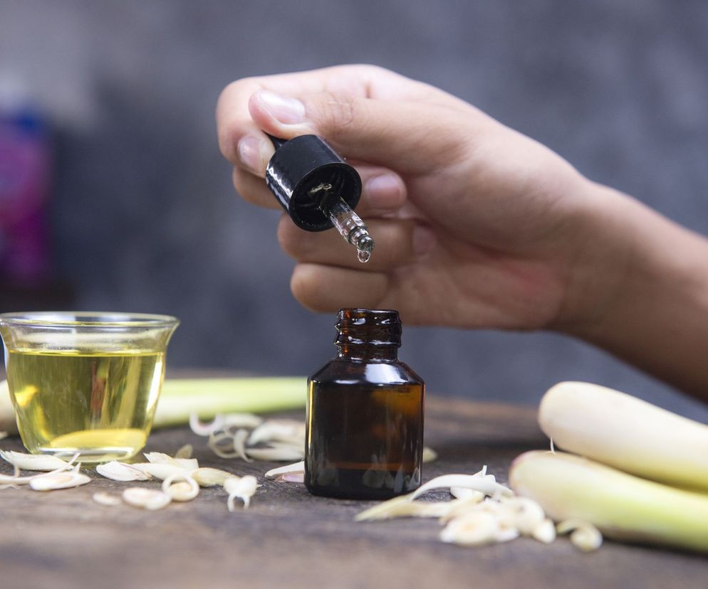 Olejek z trawy cytrynowej to jeden z naturalnych odstraszaczy komarów.