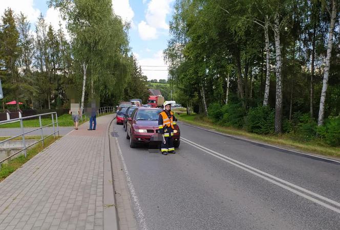 KARAMBOL w Dąbrówce Tuchowskiej. Zderzyło się pięć samochodów