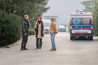 Na sygnale, odc. 700. Wanda (Anna Lemieszek), Benio (Hubert Jarczak), Basia (Anna Wysocka)