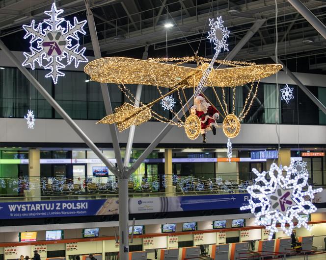 Świąteczna iluminacja na Lotnisku Chopina. Przygotowano wyjątkowe ozdoby