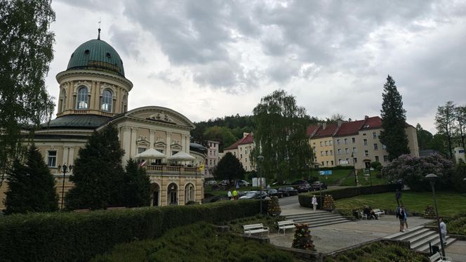 Najpiękniejszy basen w Polsce. Kąpiel pod kopułą jak z bajki na Dolnym Śląsku