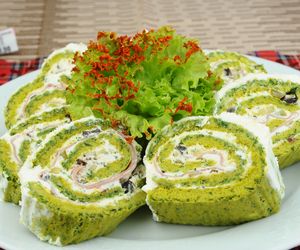 Rolada szpinakowa z wędzonym kurczakiem 