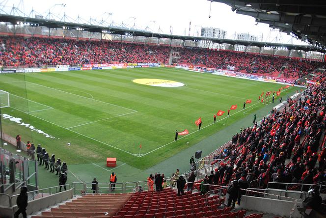 Kibole ŁKS i GKS Tychy zdemolowali sektor na stadionie Widzewa