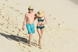 Stary żuk i morze! Paul McCartney i jego żona w świetnej formie. Razem mają 129 LAT! 