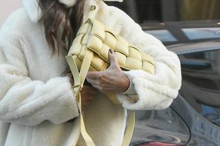 Kinga Rusin zamieniła kule na torebkę!