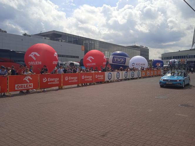 Tour de Pologne 2023 wystartował z Poznania. Tłumy kibiców na starcie i trasie