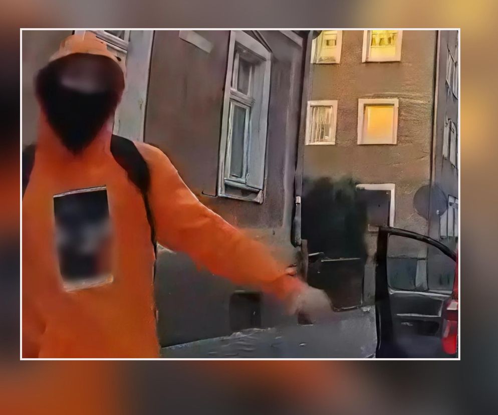 Zamaskowany 20-latek wskoczył na maskę auta i zatrzasnął drzwi kierowcy. Nagranie mrozi krew w żyłach!