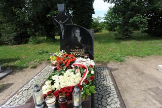 Rocznica tragicznej śmierci Andrzeja Leppera. Oto, jak wygląda jego grób 12 lat od śmierci