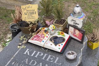Polacy kochają ją za rolę Halinki Kiepskiej. Tak wygląda grób Marzeny Kipiel-Sztuki 