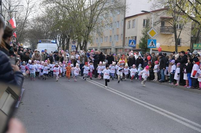 Mali i duzi pobiegli dla Polski! Druga edycja Ulicznych Biegów Niepodległości