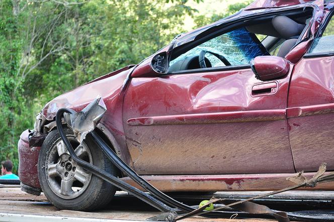 Koszmarny wypadek samochodu osobowego w Łyskowie pod Tucholą. Nie żyje kobieta!