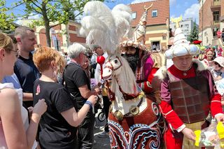 Pochód Lajkonika w Krakowie przyciągnął mieszkańców. Tłumy domagały się uderzenia buławą [GALERIA]