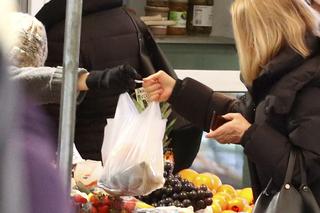 Małgorzata Tusk. Zakupy na bazarku