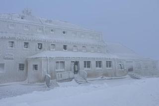Sroga Śnieżka zimą! Te zdjęcia robią wrażenie! [GALERIA]