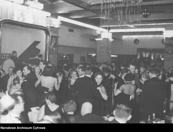 Bal sylwestrowy w lokalu "Adria" w Warszawie