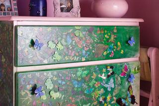 Aniołki, kwiatki, ultramaryna: różnobarwne ściany