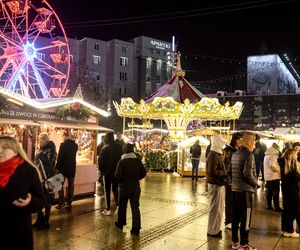 Świąteczna atmosfera na Rynku. Odwiedziliśmy katowicki jarmark bożonarodzeniowy