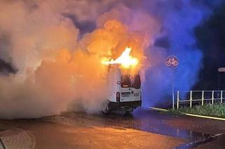 Supraśl. Pożar busa na ul. Białostockiej. Strażacy szukali kierowcy [ZDJĘCIA]