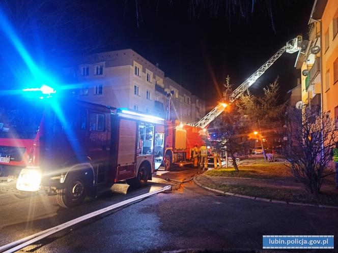 Potężny wybuch i pożar bloku. To była butla z gazem! 57-letka w ciężkim stanie