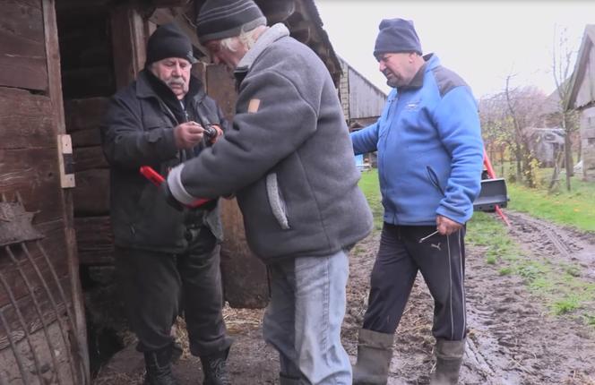 Rolnicy. Podlasie. Nerwowo w Plutyczach. Gienek żartował, Walek komentował