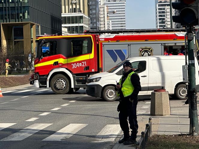 Fragment elewacji spadł z 27. piętra hotelu