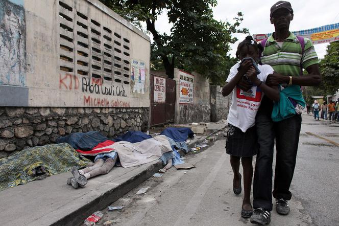 Makabra!  Trupy i sieroty na Haiti 