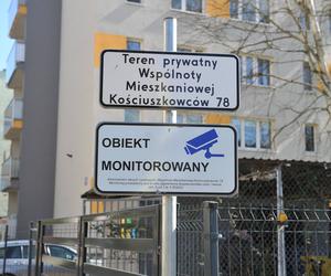 Wojna o parking w Wawrze jak u Barei. Mieszkańcy poszli do sądu