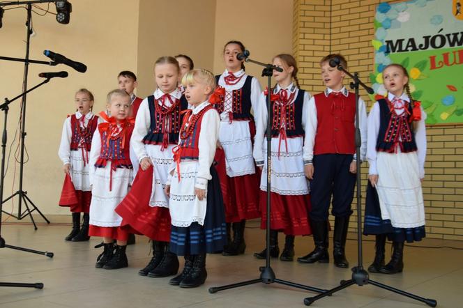 Takie tłumy na MAJÓWCE w Gminie Mirzec! Zabawa na całego i zespół BACIARY