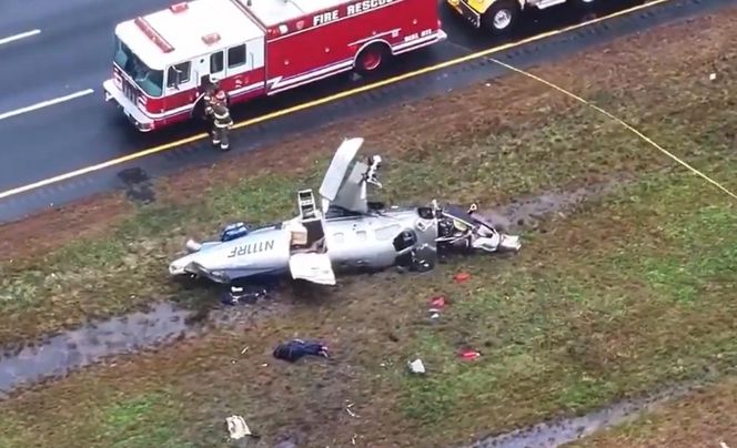 Samolot rozbił się na autostradzie