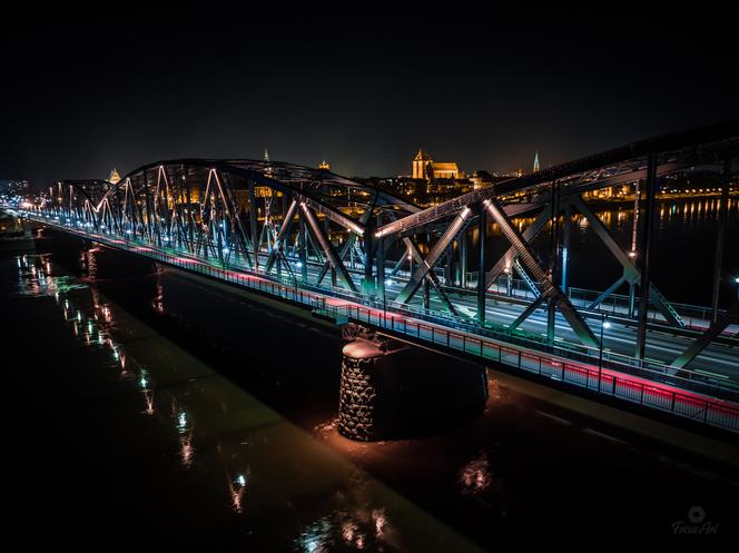 Nowy "stary" most im. Piłsudskiego w Toruniu. Nocna sceneria zachwyca