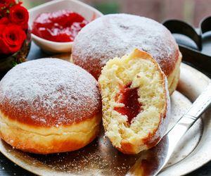 Pączki Magdy Gessler – puszyste, lekkie i obłędnie pyszne! Sprawdź, co sprawia, że znikają w mgnieniu oka! 