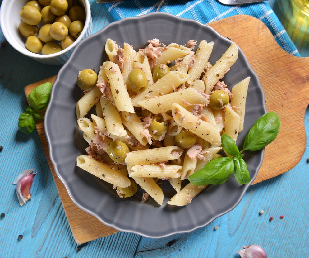 Tylko 5 składników: przepis na jednogarnkowy makaron z tuńczykiem z puszki