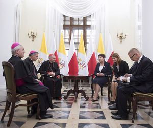 Premier Beata Szydło wraz z polskim władzami przywitała Ojca Świętego w Krakowie