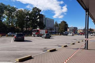 Zaczęła rozpakowywać paczkę i doznała szoku! Pod galerią zaroił się od policji